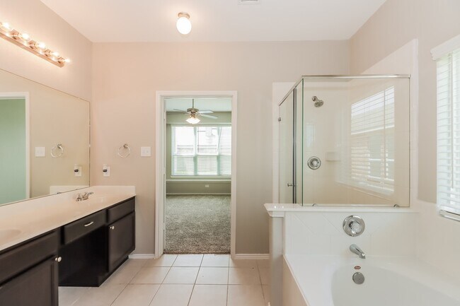 Foto del edificio - 439 Sky Ridge Dr