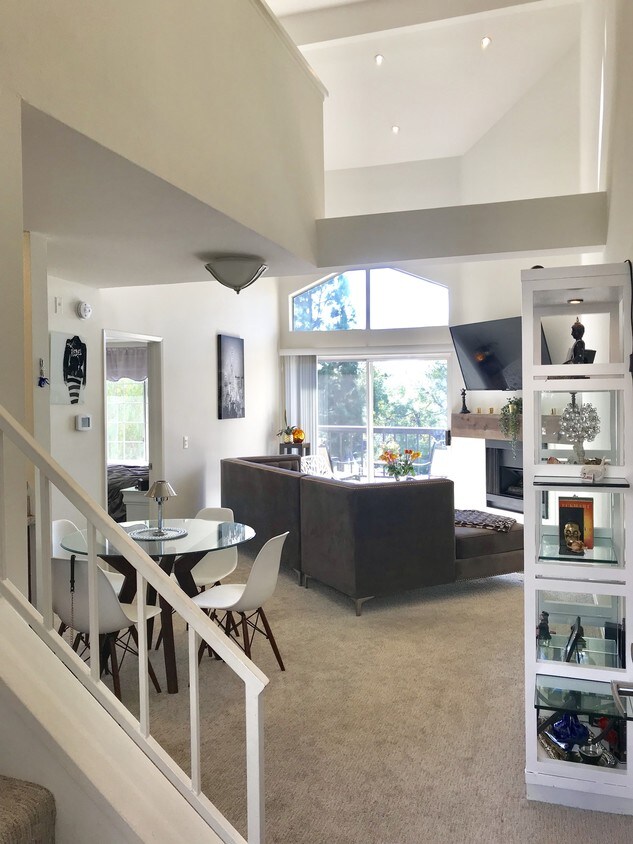 5540 Owensmouth Ave, Los Angeles, CA 91367 Condo for Rent in Los