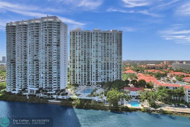 Foto del edificio - 3301 NE 183rd St