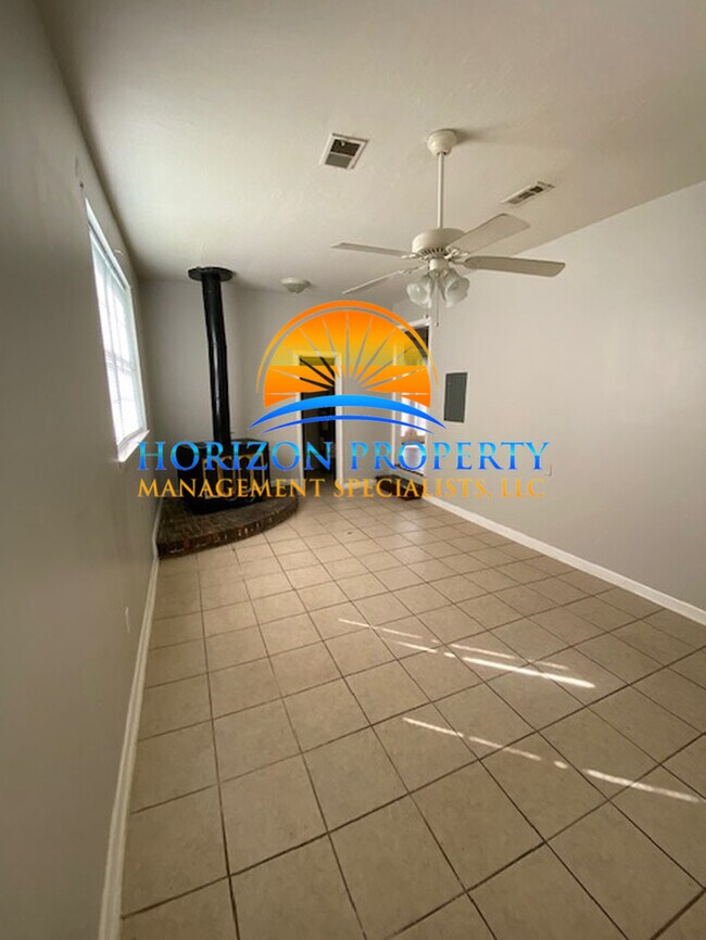 Building Photo - 2409 Larkwood Cir NW