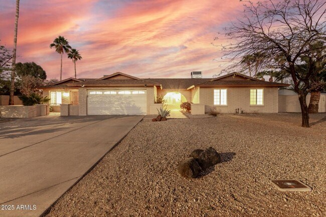 Building Photo - Spacious 5-Bedroom Home in the Heart of Sc...
