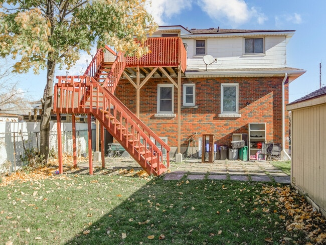 Building Photo - Upper Level 1 Bed / 1 Bath Unit Ready for Immediate Occupancy! $1,649/month (inclusive)