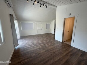 Building Photo - 1332 Calle Crisantemo