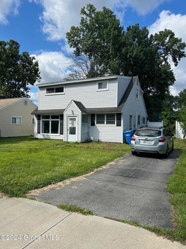 Foto del edificio - 349 Whitehall Rd
