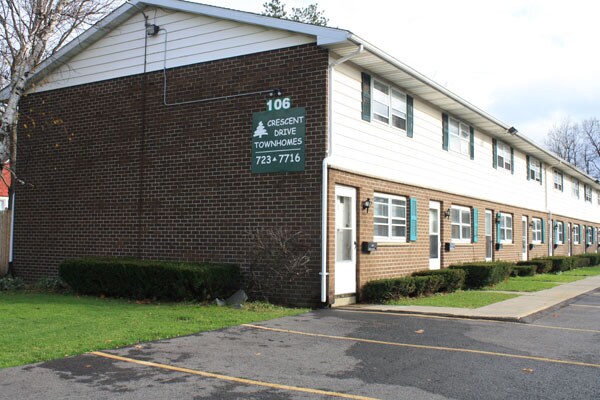 Primary Photo - 106 Crescent Dr