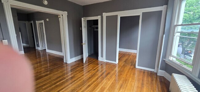 Foto del edificio - 4 bedroom, 1 bath