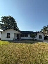 Building Photo - 913 Sunset Dr