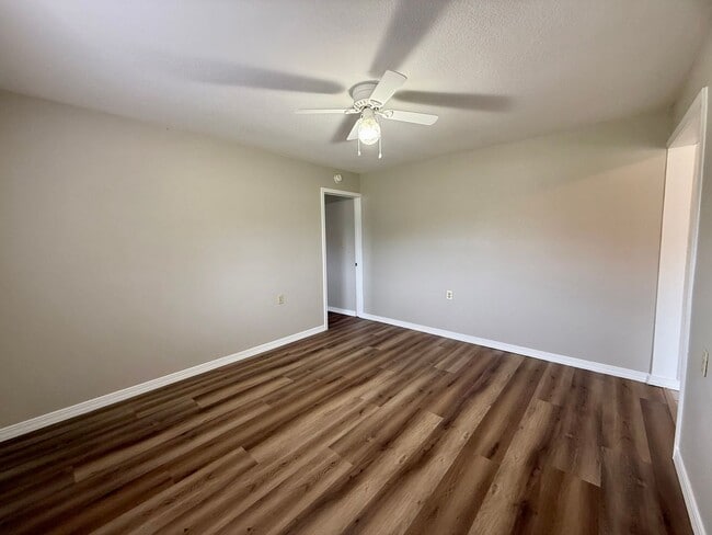 Building Photo - 204 N 16th Ave