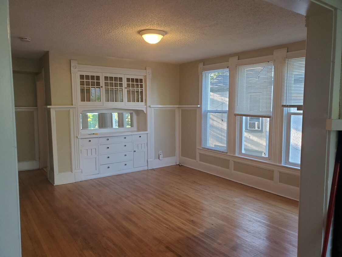 Dining room - 2642 Bryant Ave S