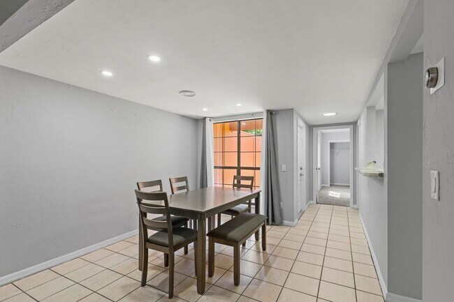 Foto del edificio - 3 Bedroom 3 Bath in Rockwood Villas