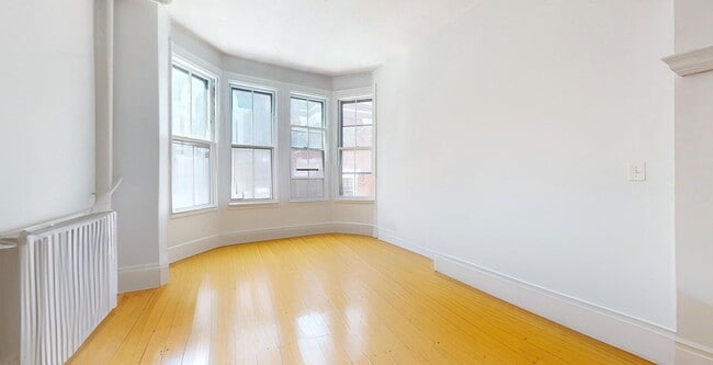 Foto del edificio - Don't miss out on this AWESOME two bed on Union Park in the South End... June 1st Move in!