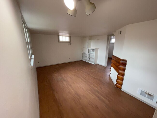 Foto del edificio - 218 1/2-1136 1/2 Terry Ave