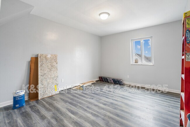 Photo - 126 Lynnwood Ave Apartment