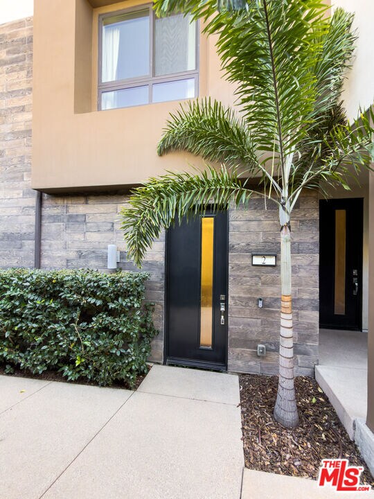 Foto del edificio - 2111 N Cahuenga Blvd