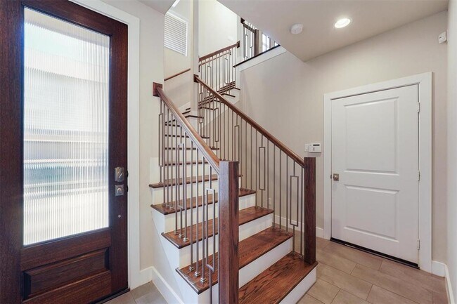 Building Photo - 5623 Kansas St