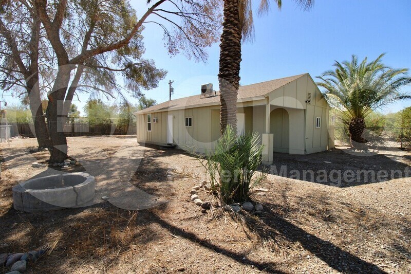 Primary Photo - 2703 East Saguaro Drive