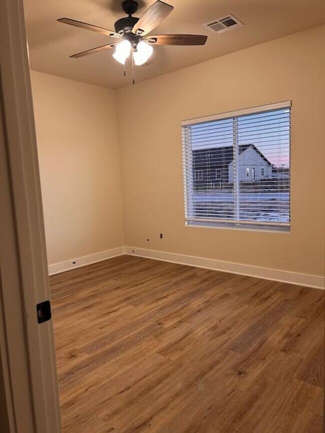 Foto del edificio - 503 E Harper St