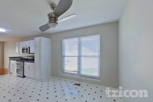 Building Photo - 935 Squirrels Nest Ct