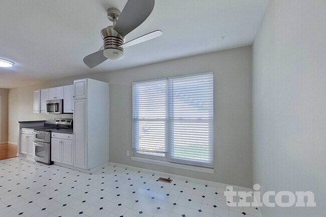 Foto del edificio - 935 Squirrels Nest Ct