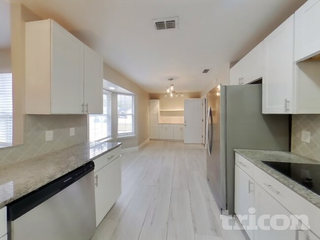 Building Photo - 3631 Mandarin Woods Dr N