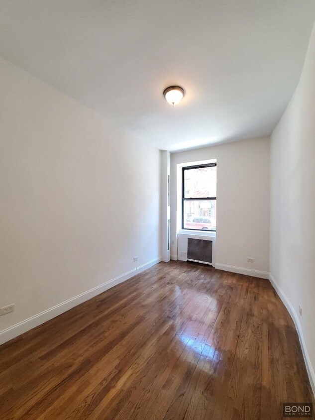 Building Photo - 228 E 89th St