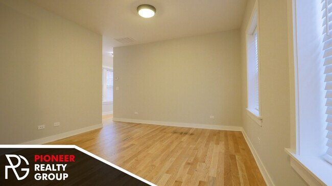 Foto del edificio - 2209 W Eastwood Ave