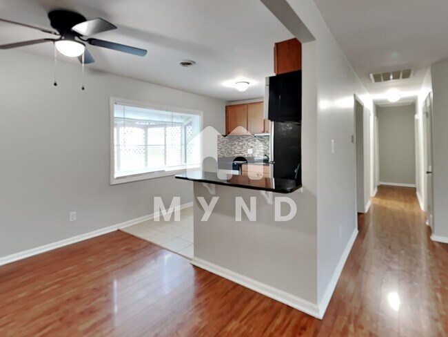 Building Photo - 3113 Woodbine Ct