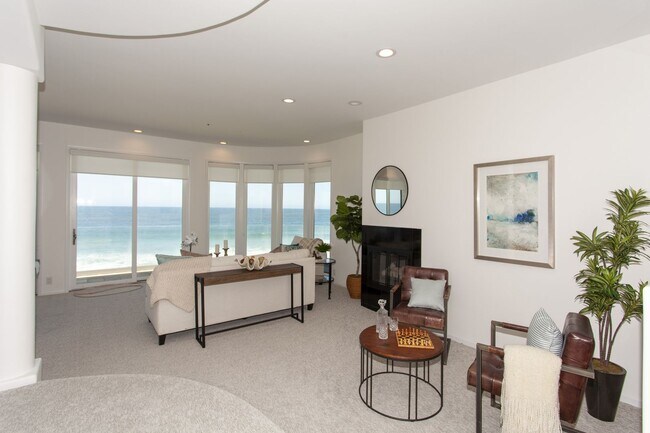 Foto del edificio - Prime beachfront  4-bdrm on the sand in Ca...