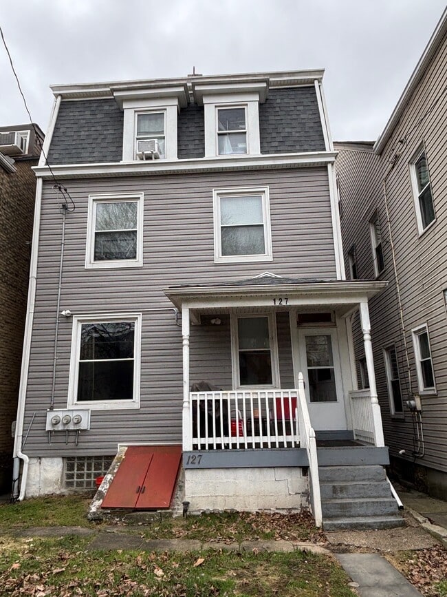 Building Photo - 127 2nd St