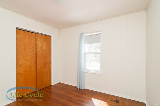 Building Photo - 829 Patterson Ave SE
