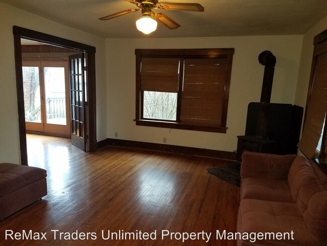 Foto del edificio - 4 br, 1.5 bath House - 1011 Springfield Rd.