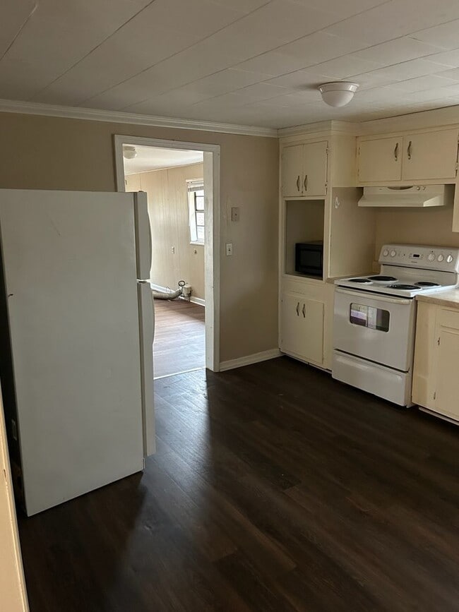Building Photo - BELOW MARKET RENT!