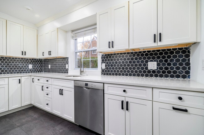 Building Photo - 58 Post Rd