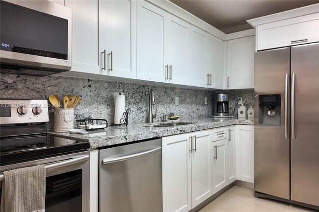 Building Photo - 3001 S Ocean Dr