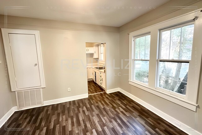 Building Photo - Beautiful Renovated 3 Bedroom/2 Bathroom H...