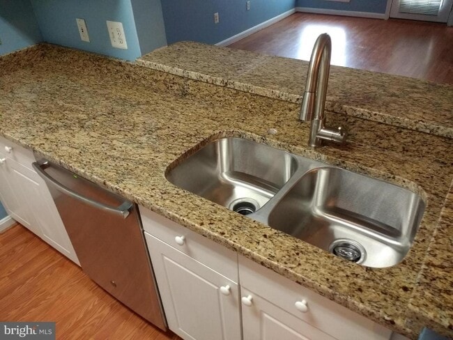 Foto del edificio - 4561 Strutfield Ln