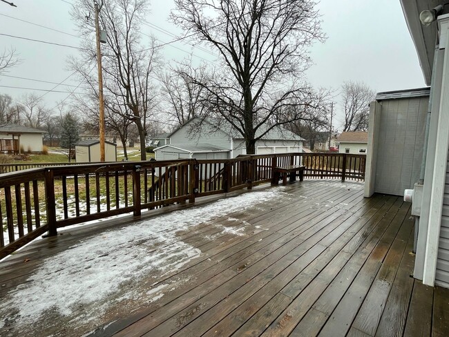 Building Photo - Updated 2 BD/ 2 BA Home
