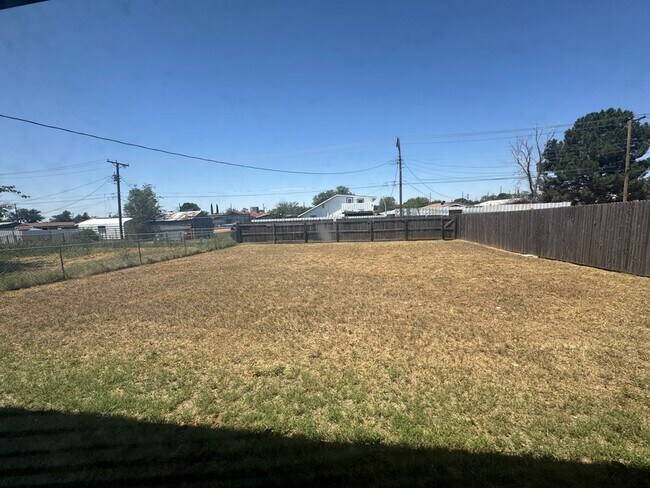 Foto del edificio - 3107 Merrill Ave