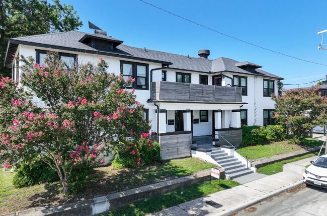 Foto del edificio - 301-311 W Leuda St