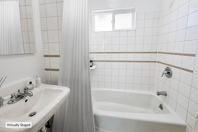 Building Photo - 616 Apartments