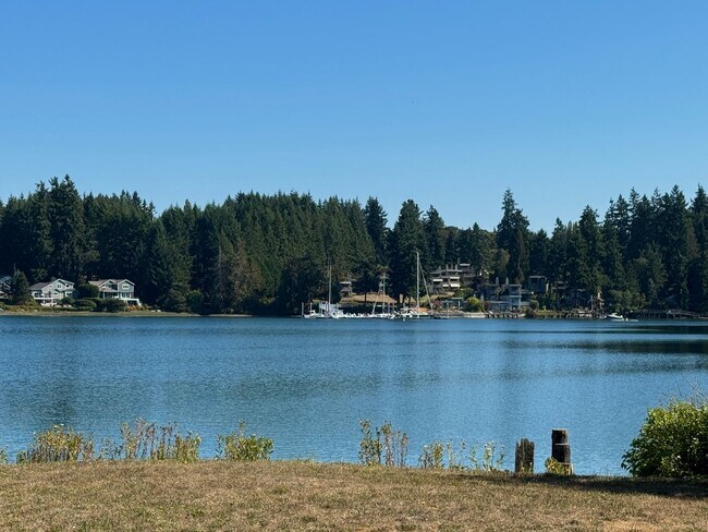 Building Photo - Desirable Eagle Harbor waterfront, fully f...