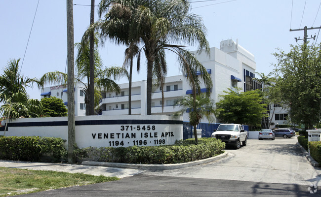 Building Photo - Venetian Isle Apartments