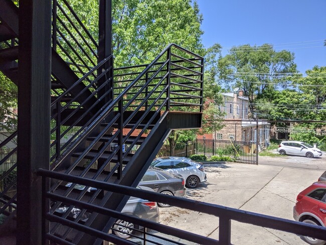 Building Photo - 3046 W Franklin Blvd