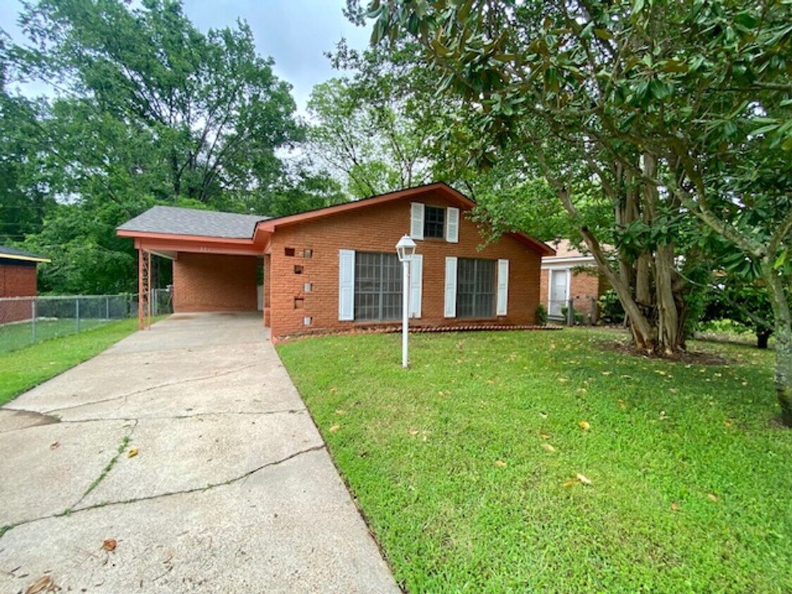 Primary Photo - Quaint 3 Bedroom 1 Bath Home in Shreveport!