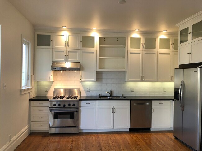 Thermador stove, plenty of storage, Bosch diswasher - 132 Jersey St