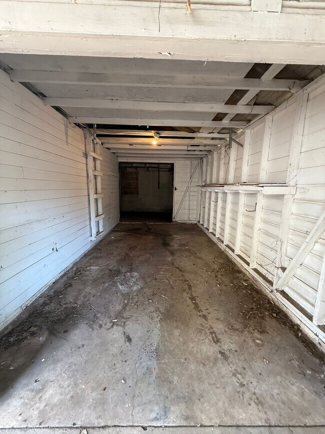 Foto del edificio - ** 3 bed 2 bath located in Capital Heights ** Call our self-showing number to schedule a tour 334...