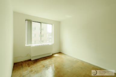 Building Photo - 220 E 24th St