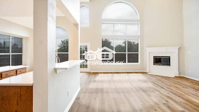 Building Photo - 508 Lilac Ln
