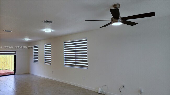 Foto del edificio - 371 NE 16th St