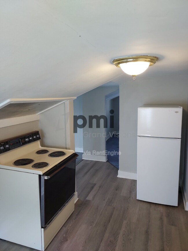 Building Photo - 1920 E Wood St